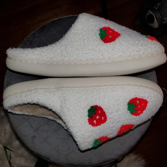 Strawberry Super Soft House Shoes  😍 - Picture 4 of 7
